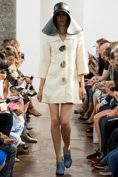 Look 8